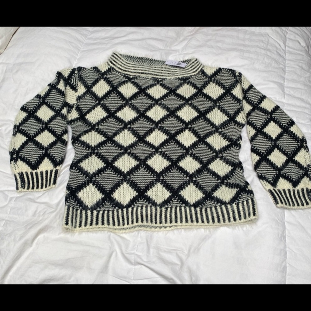 Women’s loose fit sweater